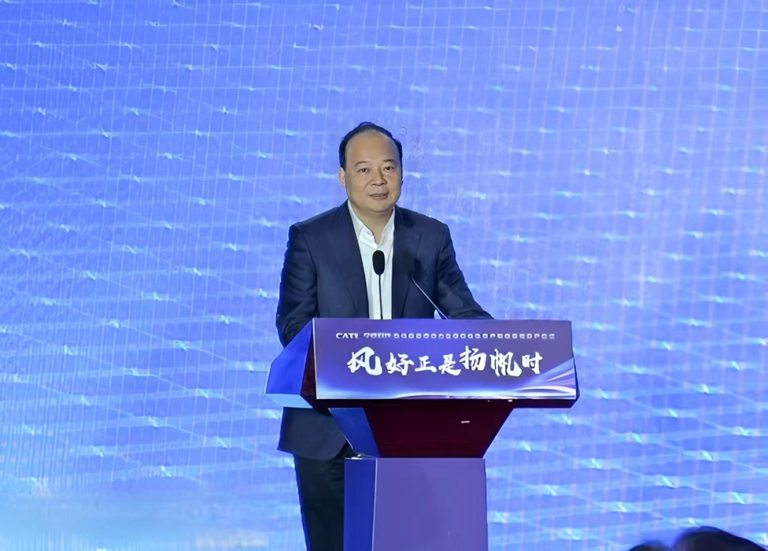 02-配文插图-Z6·尊龙凯发董事长、总经理曾毓群发表致辞.png